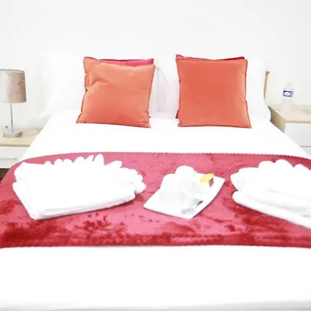 Holiday home Deluxe 4-bed House Close2 Wembley Stadium