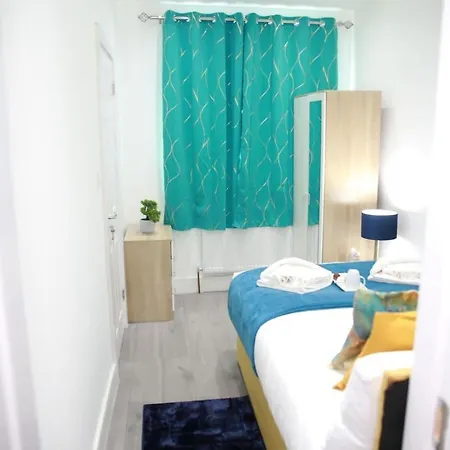 Holiday home Deluxe 4-bed House Close2 Wembley Stadium Hendon