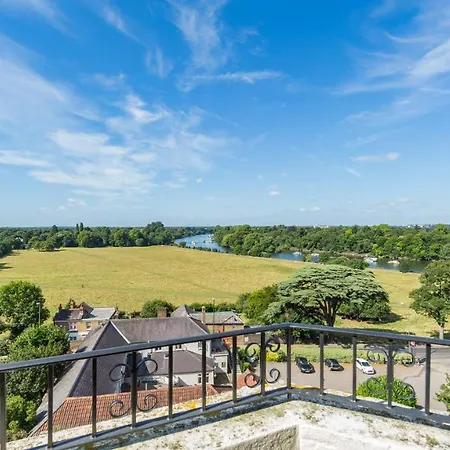 Отель The Petersham 4*