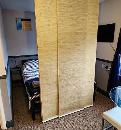 206mm Highgate Apartment