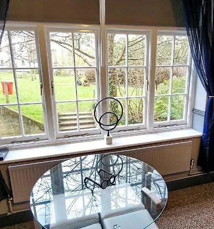 206mm Highgate Apartment