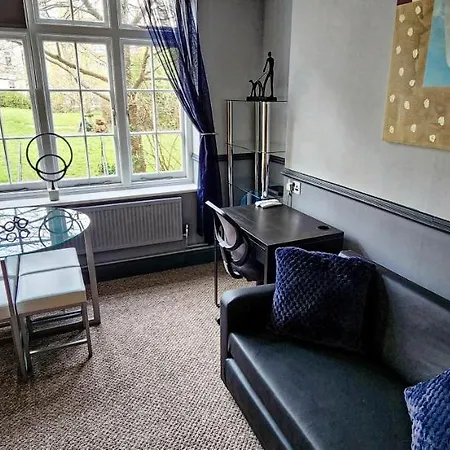 206mm Highgate Apartment *