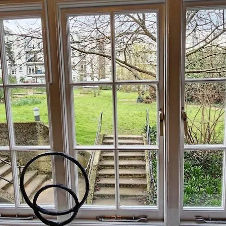 206mm Highgate Apartment