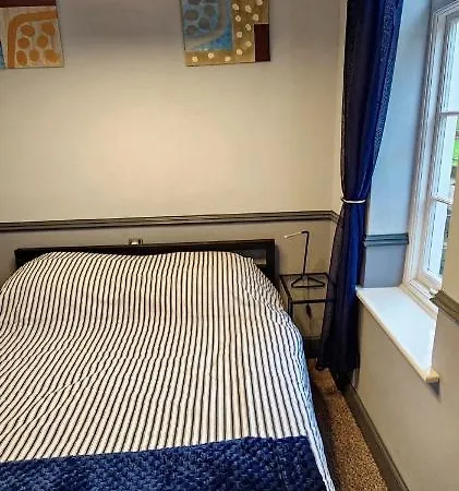 206mm Highgate Apartment