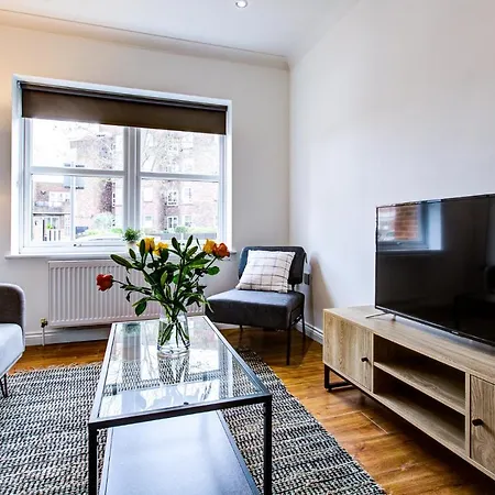 Stylish Two Bedroom With Free Parking! Apartment Romford