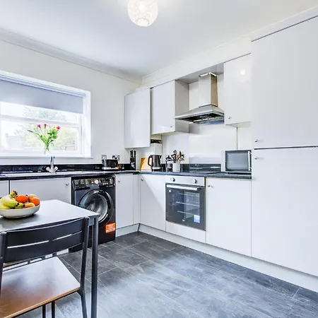 Stylish Two Bedroom With Free Parking! Apartment *