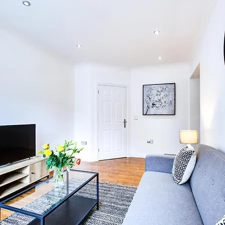 Stylish Two Bedroom With Free Parking! Apartment *