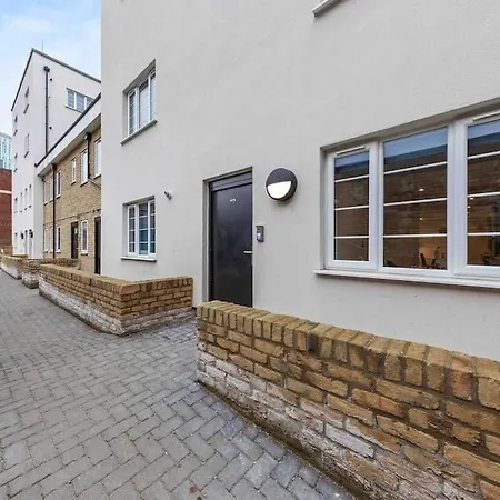 Apartment Sleep 8 9elms London