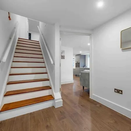 Sleep 8 9elms Apartment London