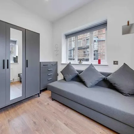 Sleep 8 9elms London