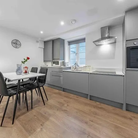 Sleep 8 9elms Apartment London