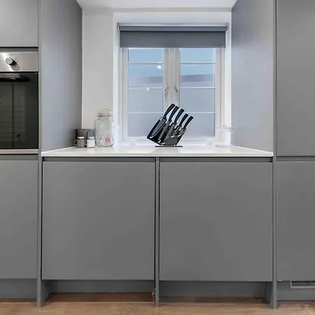 Apartment Sleep 8 9elms London