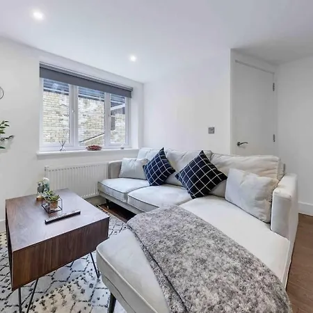 Apartment Sleep 8 9elms London