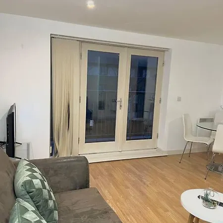 New Build 2 Bedroom With 2 Bath, Apartamento Londres