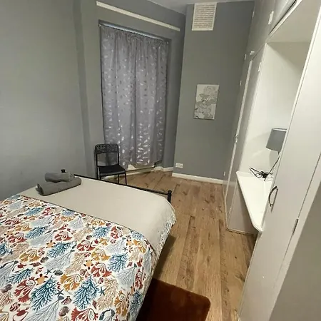Contemporary Private Near Central Homestay London