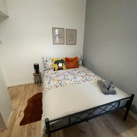 Contemporary Private Near Central Homestay London