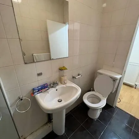 003- Lovely 1-bedroom Very Close To *