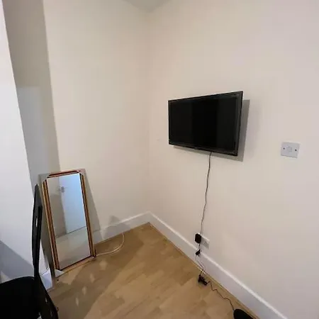 003- Lovely 1-bedroom Very Close To Apartment *