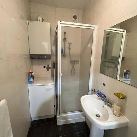 003- Lovely 1-bedroom Very Close To Apartment *