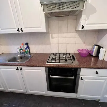 003- Lovely 1-bedroom Very Close To