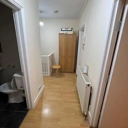 003- Lovely 1-bedroom Very Close To Apartment