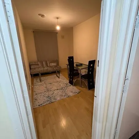 003- Lovely 1-bedroom Very Close To