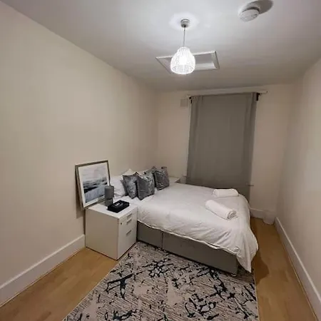 003- Lovely 1-bedroom Very Close To Apartment *