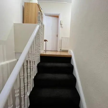 003- Lovely 1-bedroom Very Close To Apartment London