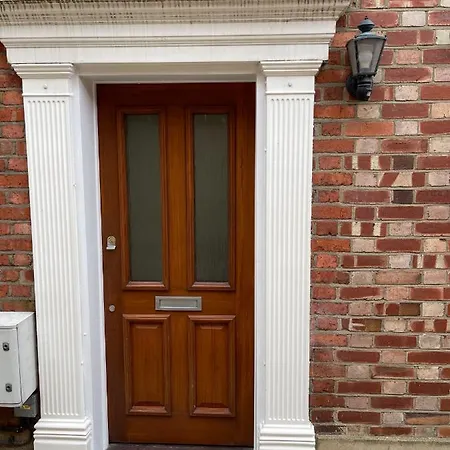 Mapesbury Dell Apartment London