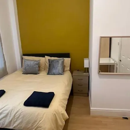 Apartment 001- Lovely 3-bedroom Very Close To Oxford Street