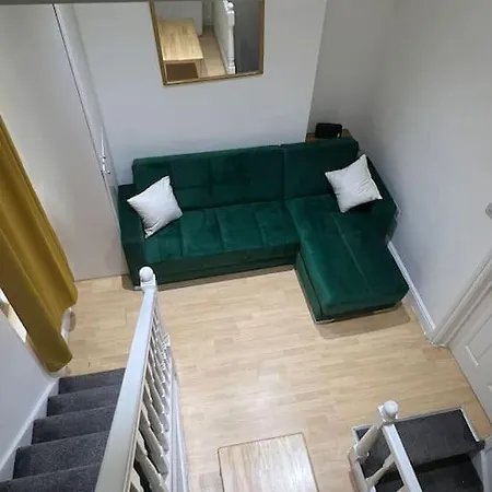 Apartment 001- Lovely 3-bedroom Very Close To Oxford Street