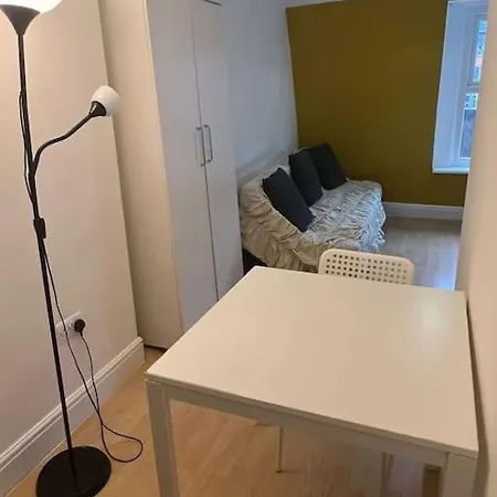 001- Lovely 3-bedroom Very Close To Oxford Street *