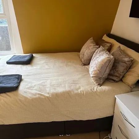 001- Lovely 3-bedroom Very Close To Oxford Street Apartment *