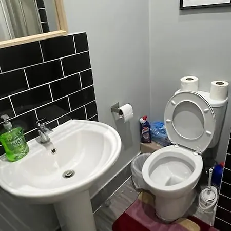 001- Lovely 3-bedroom Very Close To Oxford Street Apartment