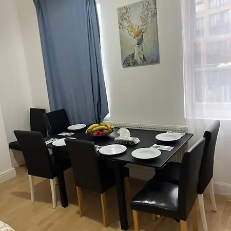 Apartment 001- Lovely 3-bedroom Very Close To Oxford Street *