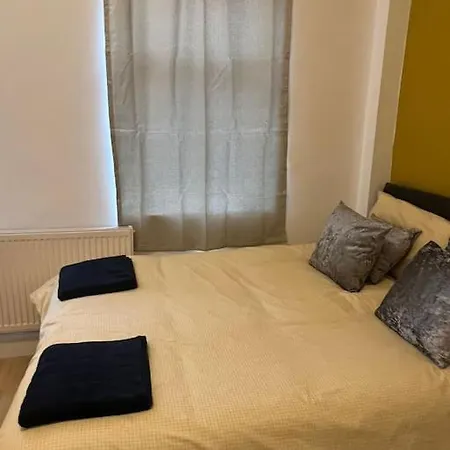 001- Lovely 3-bedroom Very Close To Oxford Street Apartment London