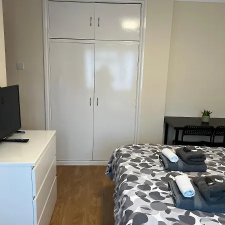 Kensal 2 Guest house London
