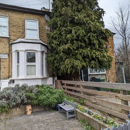 Apartment Fully-equipped Flat In The Of London