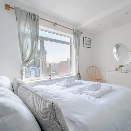 Peaceful 2 Bedroom Flat With Roof Terrace - Hackney Apartment *