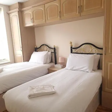 Beautiful 2 Bedroom Flat In Frampton Street * London