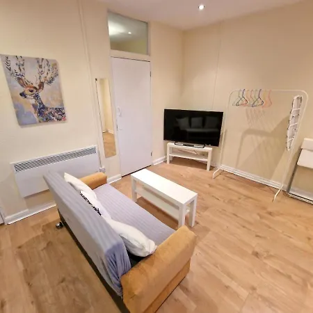 Appartement Super Studio With Two Bedrooms - Five Minutes From The Station!