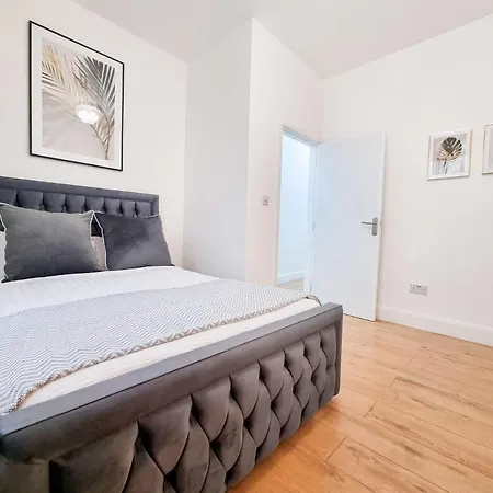 Designer Flat With Parking Near Peckham & Brixton Apartment London