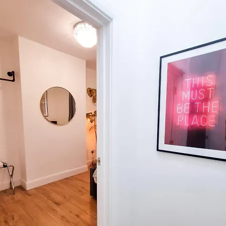 Designer Flat With Parking Near Peckham & Brixton Apartment London