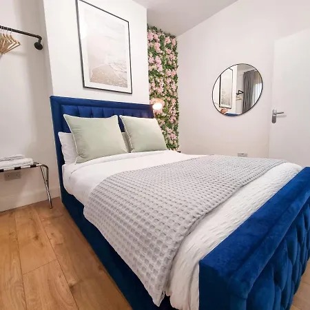 Designer Flat With Parking Near Peckham & Brixton London