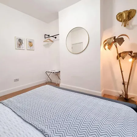 Apartment Designer Flat With Parking Near Peckham & Brixton London