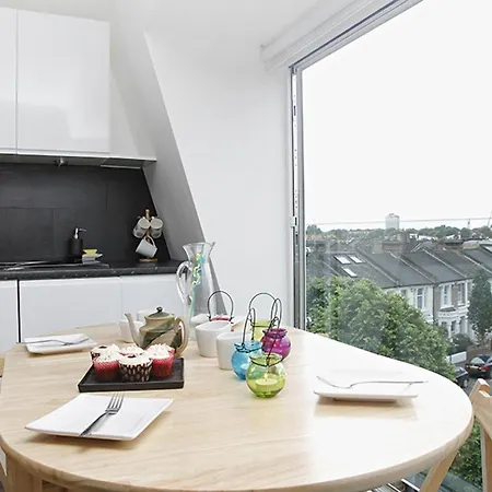 Lets - I5 Apartment London