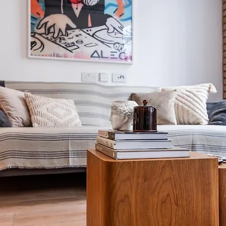 Oxford Street -west End-great Location *