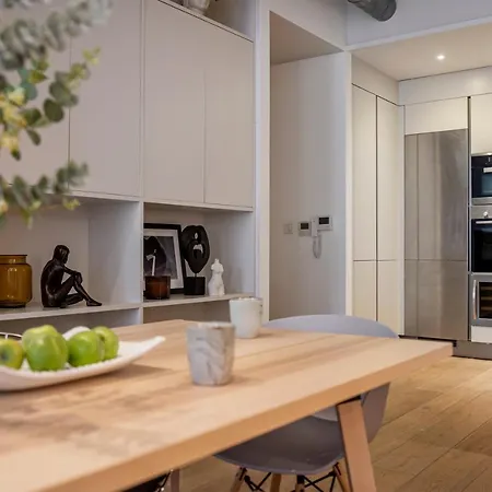 Apartment Oxford Street -west End-great Location *