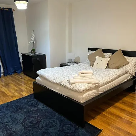 Perfect For Families And Friends - 2 Bedroom In - Peckham Apartment