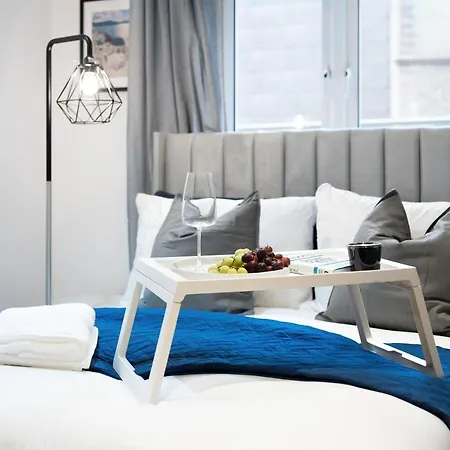Apartment Chic 3 Bed Near Bridge With Balcony London